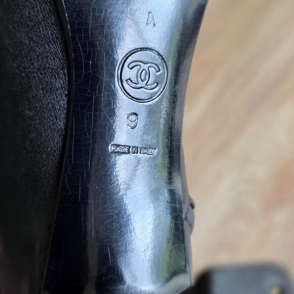 Chanel Black Captoe Lamb Leather  Zipper Ankle Tassel CC Bootie 9 - Picture 10 of 13